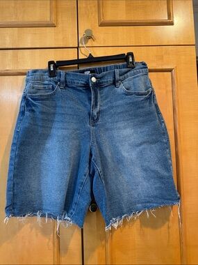 Classic High-Rise Denim Bermuda Shorts in Blue elastic on the back98%cotton